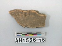 藏品(紅色夾砂陶口緣殘件)的圖片